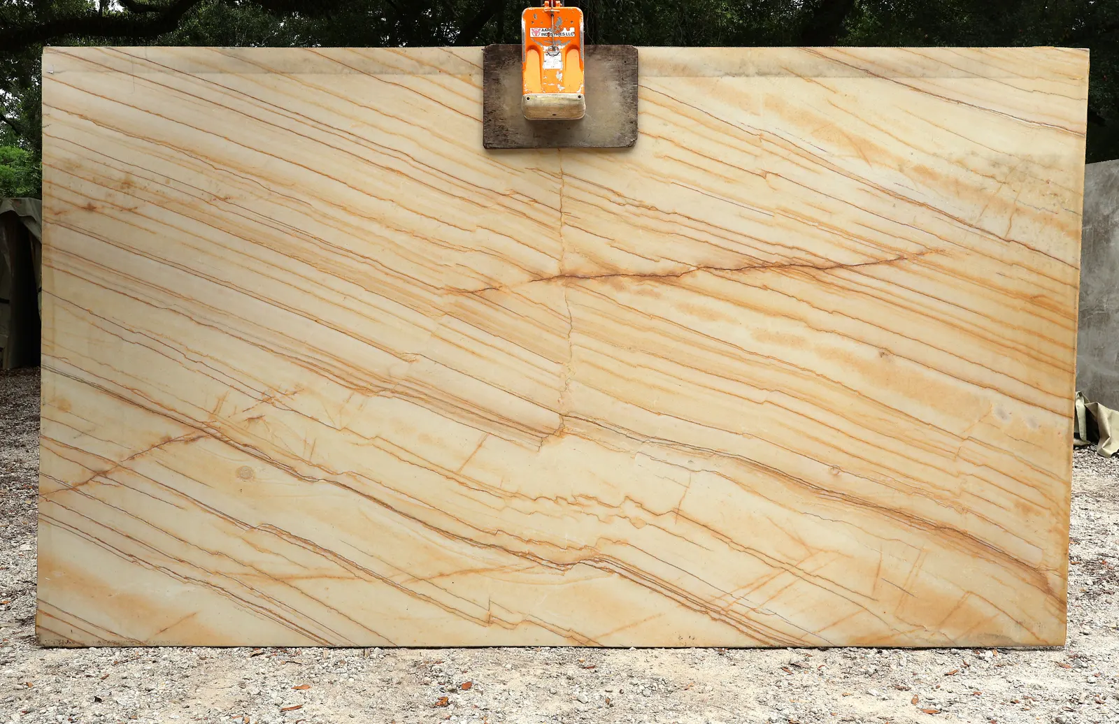 Gold Macaubas — JW Stone Logistics material photo 1